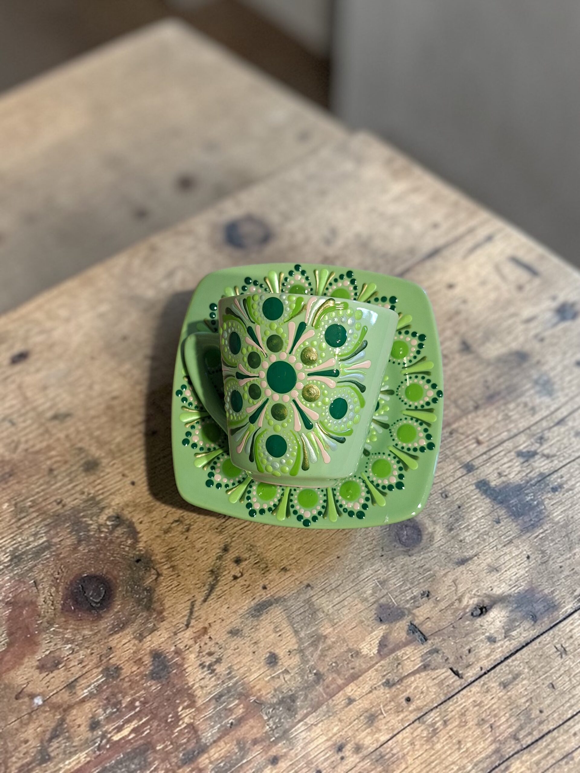 Almazöld cappuccinós bögre alátéttel